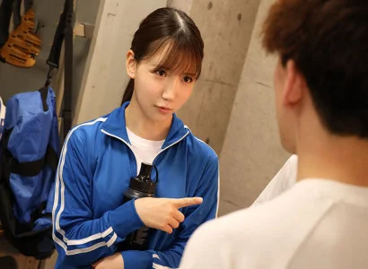 cô gái xinh cùng các thành viên câu lạc bộ bóng đá thực hiện quan hệ tập thể với cô gái xinh