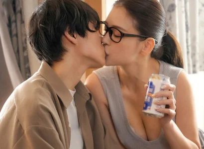 Anh chàng vừa mất người yêu vì bị cắm sừng được chị hàng xóm an ủi bằng sự dịu dàng