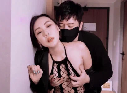 Người phụ nữ bán thân cho sếp để kiếm tiền trả nợ cho chồng